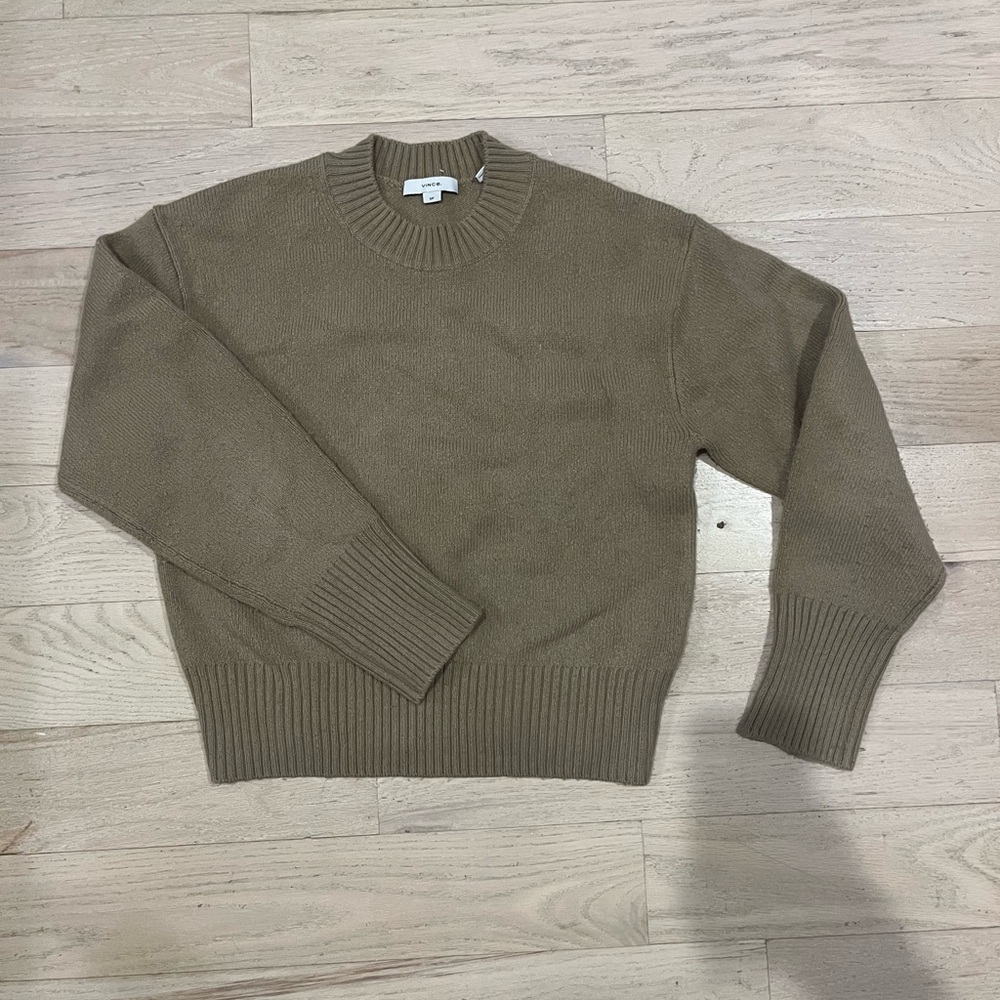 Vince cropped cashmere crewneck sweater in Brown/beige/tan